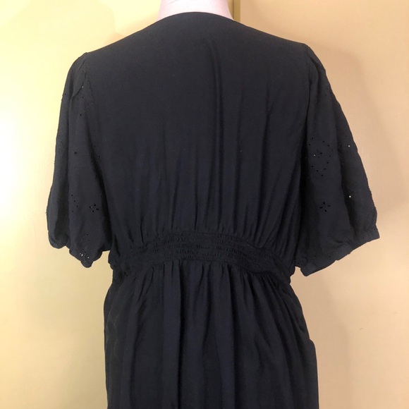 Elegant Black Dress - Picture 5 of 10